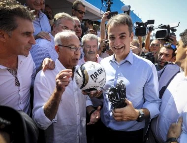 ΔΕΘ: Η επίσκεψη Μητσοτάκη στο περίπτερο του ΠΑΟΚ - Η συνομιλία με Κούδα-Ζαγοράκη (φωτό-βίντεο)